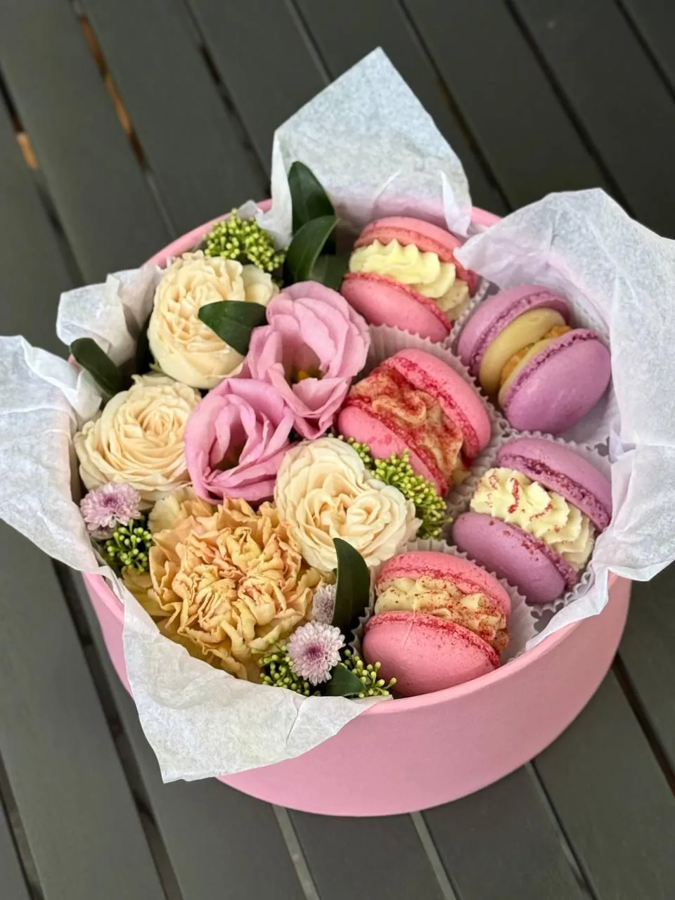 Макарон с цветами